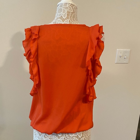 Beautiful Short Sleeve Blouse - Picture 2 of 3